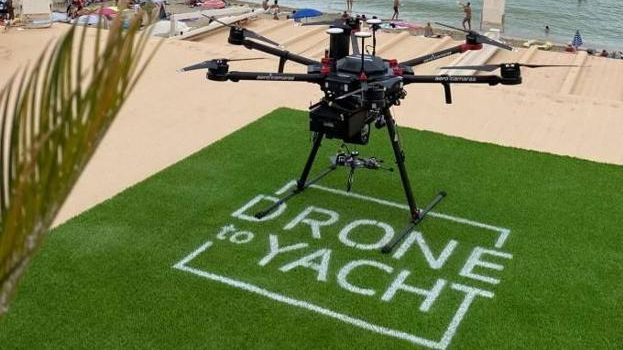 Dron preparado para reparto - Drone to Yacht